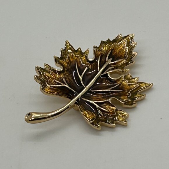 Napier Vintage Brooch Gold-Tone Maple Leaf Pin Costume Jewelry Elegant Design - Picture 1 of 12